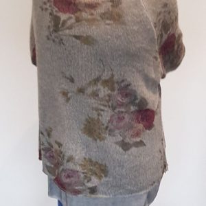 Alternative view of Wednesday Lulu green long sleeve top with flowers