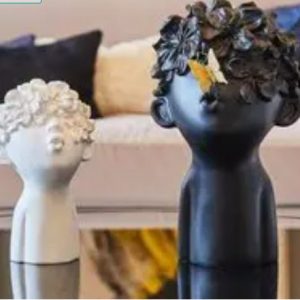 Alternative view of Primavera Set of two figurines - black with gold butterfly & White