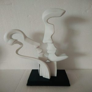 Kiss Statue White
