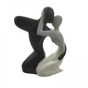 Small Hugs & Kisses Statue